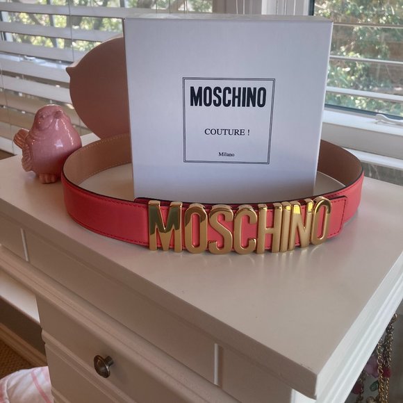 Moschino lettering logo leather belt, coral 40